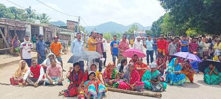 ଷଷ୍ଠ ଶ୍ରେଣୀ ଛାତ୍ର ମୃତ୍ୟୁ ଘଟଣା…କ୍ଷତିପୂରଣ ଓ ନ୍ୟାୟ ଦାବିରେ ରାଜପଥ ଅବରୋଧ : ପ୍ରତିଶୃତି ପରେ ହଟିଲା