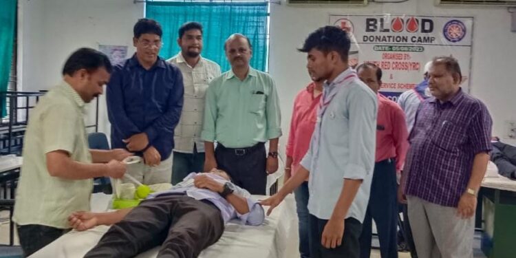 ମଡେଲ ଡିଗ୍ରୀ କଲେଜ ସ୍ଵେଚ୍ଛାକୃତ ରକ୍ତଦାନ ଶିବିର : ୧୦୧ୟୁନିଟ୍ ରକ୍ତ ଦାନ କରିଥିଲେ – ନୟାଗଡ଼