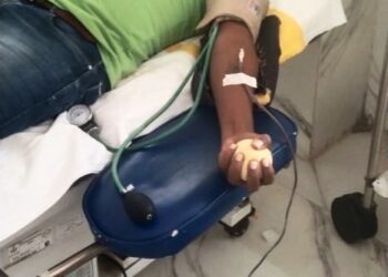 ୫୦ ବର୍ଷୀୟା ମହିଳାଙ୍କୁ ରକ୍ତଦାନ କରି ବଦାନ୍ୟତା ଦେଖାଇଲେ ୧୦୮ ଆମ୍ବୁଲାନ୍ସ କର୍ମଚାରୀ