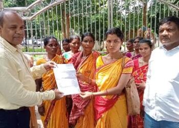 ରାୟଗଡ଼ା ଜିଲ୍ଲା କାଶିପୁର ଖଣି ଅଂଚଳରେ ବ୍ରିଟିଶ ରାଜ ଭଳି ଗୁଣ୍ଡା ରାଜ କରୁଛି ମୈତ୍ରୀ କମ୍ପାନୀ  : କମ୍ପାନୀକୁ ବିରୋଧ କଲେ ହେଉଛି ପୋଲିସ କାର୍ଯ୍ୟାନୁଷ୍ଠାନ