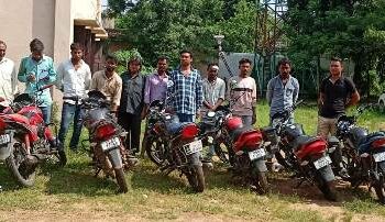 ଲାଠୋର ପୁଲିସ ର ଅର୍ତିକିତ ଚଢ଼ାଉ ୧୧ ଜୁଆଡି ଗିରଫ