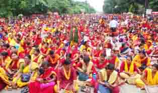 ଭୁବନେଶ୍ବର ରେ ଗର୍ଜିଲେ ହଜାର ହଜାର ଅଙ୍ଗନବାଡ଼ି କର୍ମୀ : ସରକାରଙ୍କୁ ଦେ​‌ଲେ ଚେତାବନୀ