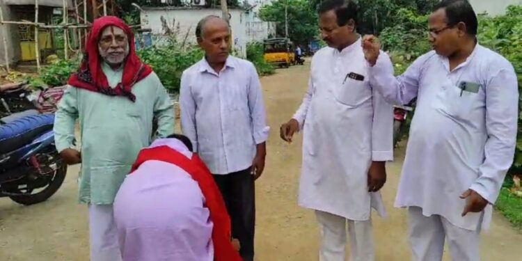 ପାରଳାଖେମୁଣ୍ଡି ସ୍ଥିତ ସରସ୍ଵତୀ ଶିଶୁ ବିଦ୍ୟା ମନ୍ଦିର ପରିସରରେ ଗୁରୁ ଦିବସ ପାଳିତ