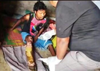 ଗୁମ୍ମା ବ୍ଲକ କୁଜା ସିଂ ପଞ୍ଚାୟତ ବାଲମୁଣ୍ଡା ଗ୍ରାମର ଅସହାୟ ଅବସ୍ଥାରେ ପଡ଼ିଥିବା ଜିଯେବ ମଣ୍ଡଳ ଙ୍କୁ ଆର୍ଥିକ ସହାୟତା ଯୋଗାଇ ଦେବା ପାଇଁ ଦାବି