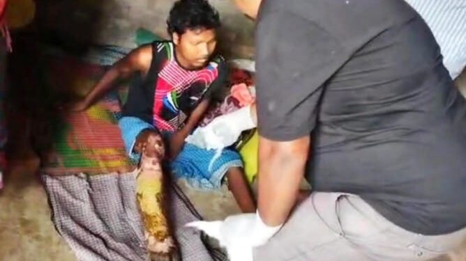 ଗୁମ୍ମା ବ୍ଲକ କୁଜା ସିଂ ପଞ୍ଚାୟତ ବାଲମୁଣ୍ଡା ଗ୍ରାମର ଅସହାୟ ଅବସ୍ଥାରେ ପଡ଼ିଥିବା ଜିଯେବ ମଣ୍ଡଳ ଙ୍କୁ ଆର୍ଥିକ ସହାୟତା ଯୋଗାଇ ଦେବା ପାଇଁ ଦାବି