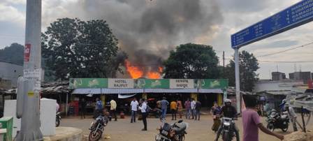 ଗ୍ୟାସ ଲିକରୁ ହୁତୁ ହୁତୁ ହୋଇ ଜଳିଗଲା ଲୁହାଗୁଡି ଡାବା ହୋଟଲ : ଲକ୍ଷଦିକ ଟଙ୍କା କ୍ଷେତି