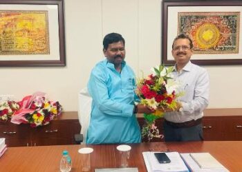 କେନ୍ଦ୍ରମନ୍ତ୍ରୀ ବିଶ୍ୱେଶ୍ୱର ଟୁଡୁ ରାଜ୍ୟ ଅତିଥିଭବନରେ ରାଜ୍ୟ ସରକାରଙ୍କ ଅଧିକାରୀମାନଙ୍କ ସହିତ ଆଲୋଚନା