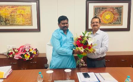 କେନ୍ଦ୍ରମନ୍ତ୍ରୀ ବିଶ୍ୱେଶ୍ୱର ଟୁଡୁ ରାଜ୍ୟ ଅତିଥିଭବନରେ ରାଜ୍ୟ ସରକାରଙ୍କ ଅଧିକାରୀମାନଙ୍କ ସହିତ ଆଲୋଚନା