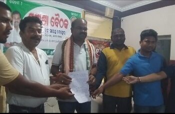 ସିଏମସି ୫୯ ନମ୍ବର ୱ।ର୍ଡ଼ରେ କଟକ ସଦର ବିଧାୟକଙ୍କ ସମୀକ୍ଷା ବୈଠକ