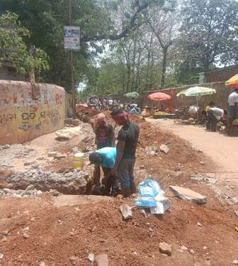 ଭୁବନ ଜନସ୍ବାସ୍ଥ୍ୟ ବିଭାଗ ଯନ୍ତ୍ରୀ ଙ୍କ ଗଡ଼ ଫାଦର କିଏ ?