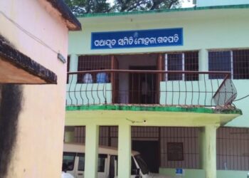 ଲଗାଣ ବର୍ଷାରେ ଧୋଇଗଲା ରାସ୍ତା ଅବହେଲା, ଅନିୟମିତତା ଲାଗି ଦିନକର ଦରମା ବନ୍ଦ