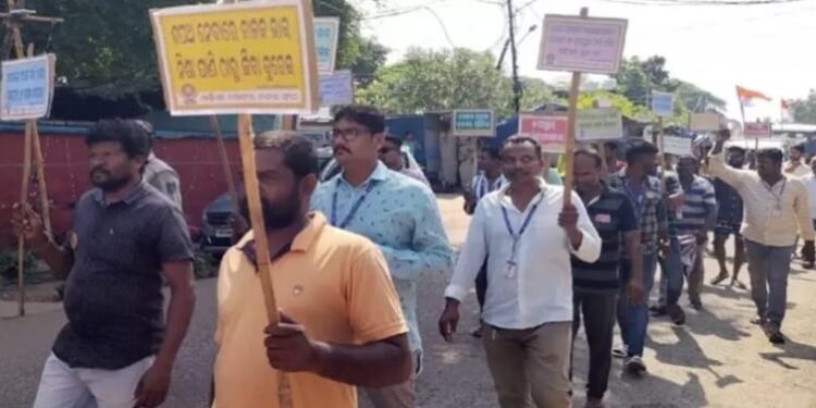 ପାରଳାଖେମୁଣ୍ଡି ଠାରେ ଓଡିଶା ମୋଟର ଚାଳକ ସଂଘତରଫରୁ ଚାଳକ ଦିବସ ପାଳିତ