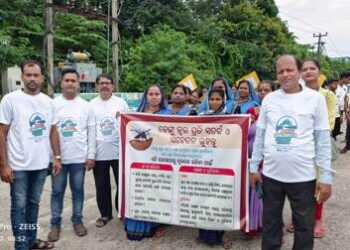 ସ୍ୱଚ୍ଛତାରେ ଶ୍ରେଷ୍ଠ ପ୍ରଦର୍ଶନ ପାଇଁ ମାନବ ଶୃଙ୍ଖଳ