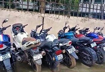 ପୂର୍ବକୋଟ ତେଲଙ୍ଗା ବସ୍ତିରେ ୪ ଥାନାର ପୁଲିସ ଅଧିକାରୀଙ୍କ ବ୍ୟାପକ ଚଢାଉ ୭ବାଇକ ଜବତ – ୭ ଗିରଫ