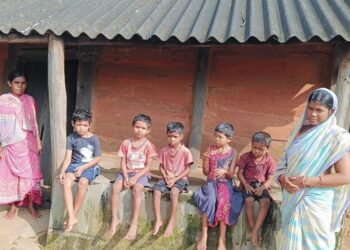 ଲାଦାମାଲା ଗ୍ରାମରେ ଅଜଣା ରୋଗକୁ ନେଇ ଆତଙ୍କ : ସ୍ୱାସ୍ଥ୍ୟ ବିଭାଗ ଦୃଷ୍ଟି ଦେବାକୁ ଦାବୀ