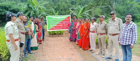 ପାରଳାଖେମଣ୍ଡ ବନଖଣ୍ଡର ବିଭିନ୍ନ ବନାଞ୍ଚଳରେ ମହିଳା ସ୍ବୟଂ ସହାୟକ ଙ୍କୁ ଚାରା ଉପାଦନ ପାଇଁ ନର୍ସରୀ ତଥା ପ୍ରସ୍ତୁତ କରିବା ପ୍ରଶିକ୍ଷଣ ଶିବିର