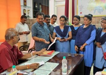 ରାୟଗଡ଼ା ଚାନ୍ଦିଲି ଉପସ୍ଵାସ୍ଥ୍ୟ କେନ୍ଦ୍ର ର ସ୍ଵାସ୍ଥ୍ୟ କର୍ମୀ ବିରୋଧରେ ଦାବି ପତ୍ର ପ୍ରଦାନ