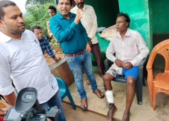 ଦାରିଦ୍ର୍ୟ ଆଉ ରୋଗ ରେ ସଂଘର୍ଷ କରୁଛନ୍ତି ପରିବାର 