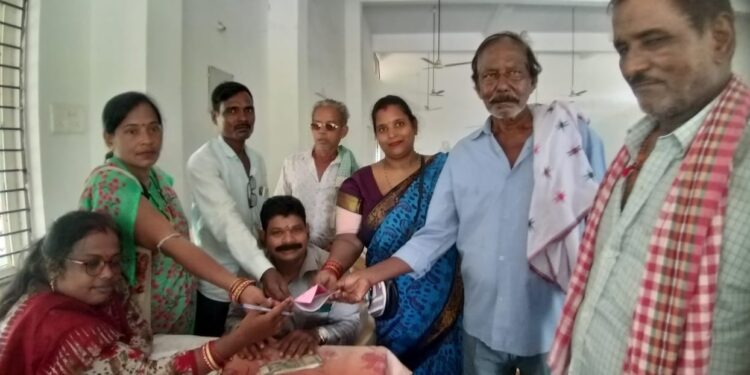 କଟକ ସଦର ବିଧାୟକ ନୂତନ ହିତାଧିକାରୀଙ୍କୁ ଭତ୍ତା ବାଣ୍ଟିଲେ