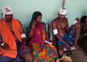 ନିଆଳି ସରାକୁଳ ଗାଁ ରେ ଦଳିତ ପରିବାର ଉପରେ ତେଣ୍ଟା ଏବଂ ମାରଣାସ୍ତ୍ର ଆକ୍ରମଣ , ରକ୍ତାତ ଭାବେ ୫ ରୁ ଉର୍ଦ୍ଧ୍ବ ଗୁରୁତର , କଟକ ବଡ଼ ମେଡ଼ିକାଲରେ ଭର୍ତ୍ତି