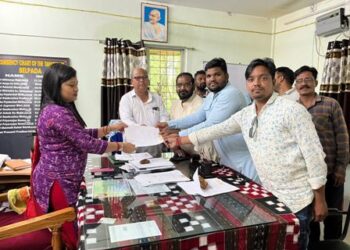 ବେଲପଡା ଦୂର୍ଗା ମନ୍ଦିର ଯୋଗୁଁ ରାସ୍ତା ସଂକୀର୍ଣ୍ଣ ଅନ୍ୟତ୍ର ମନ୍ଦିର ନିର୍ମାଣ ପାଇଁ ଜମି ଯୋଗାଇବାକୁ ତହସିଲଦାର ଙ୍କୁ ଦାବି ପତ୍ର ପ୍ରଦାନ