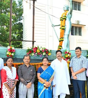 ସୂଚନା ଓ ଲୋକସଂପର୍କ ବିଭାଗ ପକ୍ଷରୁ : ଲୋକନାୟକ ଜୟପ୍ରକାଶ ନାରାୟଣଙ୍କ ଜୟନ୍ତୀ ଓ ଶହୀଦ ବାଜିରାଉତଙ୍କ ବଳିଦାନ ଦିବସ ଅବସରରେ ଶ୍ରଦ୍ଧାଞ୍ଜଳି