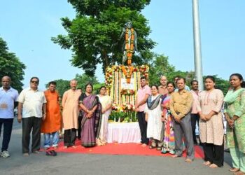 ସୂଚନା ଓ ଲୋକ ସମ୍ପର୍କ ବିଭାଗ ପକ୍ଷରୁ ଉତ୍କଳମଣିଙ୍କୁ ଶ୍ରଦ୍ଧାଞ୍ଜଳି