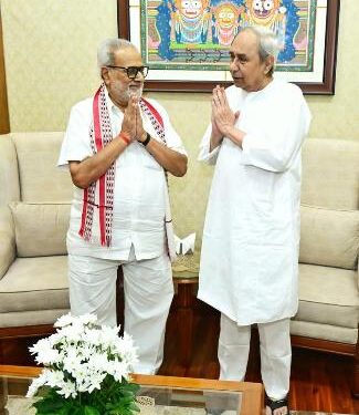 ରାଜଭବନରେ ବିଦାୟୀ ରାଜ୍ୟପାଳ ପ୍ରଫେସର ଗଣେଶୀ ଲାଲଙ୍କୁ ମୁଖ୍ୟମନ୍ତ୍ରୀ ନବୀନ ପଟ୍ଟନାୟକ ସୌଜନମୂଳକ ସାକ୍ଷାତ କରିଛନ୍ତି
