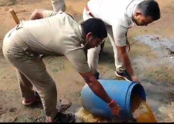 କାମାକ୍ଷାନଗର ଅବକାରୀ ବିଭାଗ ର ମିଳିତ ଚଢ଼ାଉ ଫଳରେ ତିନି ଅଭିଯୁକ୍ତ ଗିରଫ