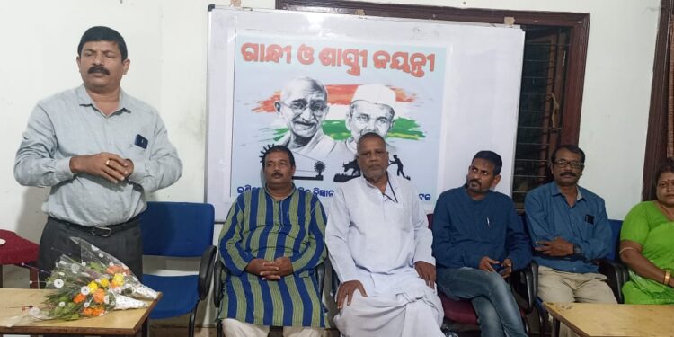 ଇଣ୍ଡିଗୋ ଉଚ୍ଚ ମାଧ୍ୟମିକ ବିଜ୍ଞାନ ଓ ବାଣିଜ୍ୟ ବିଦ୍ୟାଳୟ ପରିସରରେ ଗାନ୍ଧିଜୀ ଓ ଶାସ୍ତ୍ରୀଜୀଙ୍କ ଜୟନ୍ତୀ ପାଳିତ