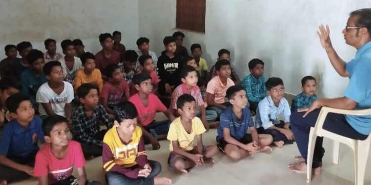 ପାରଳାଖେମୁଣ୍ଡି ବାଳମୁକୁନ୍ଦ କେନ୍ଦ୍ରରେ ବିଦ୍ୟାଳୟ ପରୀକ୍ଷା ରେ ସଫଳତାର ସୂତ୍ର ନେଇ ଆଲୋଚନା