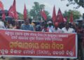 ଉତ୍ତର ପ୍ରଦେଶ ଲକ୍ଷ୍ମୀପୁର ଖେରିରେ କୃଷକ ସଂହାର ଅକ୍ଟବର ୩କୁ ବର୍ଷ ପୁରୁ ଥିବାରୁ ସଂଯୁକ୍ତ କିଶାନ୍ ମୋର୍ଚ୍ଚା ତରଫରୁ କଳା ଦିବସ ପାଳନ