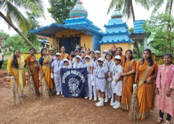 ସ୍କୁଲ ଛାତ୍ର,ଛାତ୍ରୀଙ୍କ ଦ୍ଵାରା ମନ୍ଦିର ସ୍ବଚ୍ଛତା କାର୍ଯ୍ୟକ୍ରମ ଅନୁଷ୍ଠିତ 