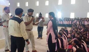 ସାଇବର ସଚେତନତା ରଥ କୁ ରାଇରଙ୍ଗପୁର ସହର ବାସୀ ଙ୍କ ଦ୍ବାରା ସ୍ବାଗତ ସମ୍ବର୍ଦ୍ଧନା