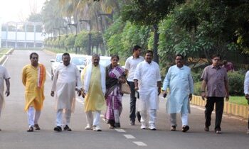 ରାଜ୍ୟ ରାଜକୋଷକୁ ଅପବ୍ୟବହାର କରିବା ନେଇ ପ୍ରଦେଶ କଂଗ୍ରେସ କମିଟି ପକ୍ଷରୁ ରାଜ୍ୟପାଳଙ୍କୁ ସ୍ମାରକ ପତ୍ର ପ୍ରଦାନ