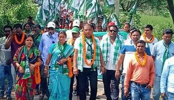 ତିରିଂ ବ୍ଳକର ନାରଣପୁର ପଞ୍ଚାୟତରେ ବିକାଶର ବାର୍ତ୍ତା ନେଇ ବିଜେଡିର ଜନ ସଂପର୍କ ଯାତ୍ରା