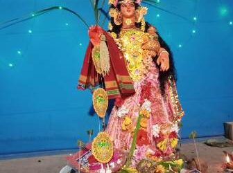 ବାଦାମ ପାହାଡ଼ ଷ୍ଟେସନ ବଜାର ରେ ସାର୍ବଜନୀନ ଲକ୍ଷ୍ମୀ ପୂଜା ପାଳିତ
