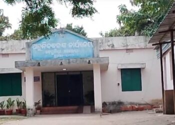 ସ୍ଲଗ – ସବ୍ ରେଜିଷ୍ଟାର ଅଫିସରୁ ଗଛ କଟା ନେଇ ସାଧାରଣରେ ଅସନ୍ତୋଷ