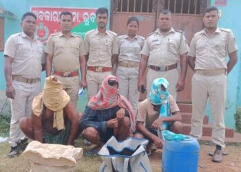 ଅବକାରୀ ବିଭାଗ ପକ୍ଷରୁ ଚଢାଉ : ବିପୁଳ ମଦ ଜବତ – ୫ ଜଣ ଗିରଫ