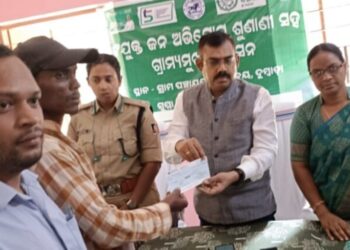 ଗୁମ୍ମା ବ୍ଲକ ତୁମ୍ବୁଡ଼ା ଗ୍ରାମ ପଞ୍ଚାୟତ ସମ୍ମିଳନୀ କକ୍ଷ ଠାରେ ଜିଲ୍ଲାପାଳଙ୍କ ମିଳିତ ଜନ ଅଭିଯୋଗ ଶୁଣାଣୀ ଅନୁଷ୍ଠିତ