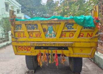 କୃଷି ଭିତ୍ତିକ ଟ୍ରାକ୍ଟର ଜବତ : ଲୁହା ଲଙ୍ଗଳ ବଦଳରେ ନମ୍ବର ବିହୀନ ଟ୍ରଲିରେ ବେଧଡକ ଚୋରା ବାଲି ଚାଲାଣ