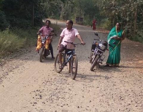 ରାଇପଡା  କ୍ରସର  ଛକ ଠାରୁ  କଦମ୍ବୋଝୋଲା କାଳିଆଟାଙ୍ଗି ମୂଖ୍ୟ ରାସ୍ତା  କାମ ଅଧାପାନ୍ତିରିଆ, ସାଧାରଣରେ  ହା-ହୋଲ୍ଲା