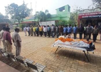 ମହିଳାଙ୍କ ଜୀବନ ବଞ୍ଚାଇ ବାକୁ ଯାଇ ଶହୀଦ ହୋଇଗଲେ କନେଷ୍ଟବଳ