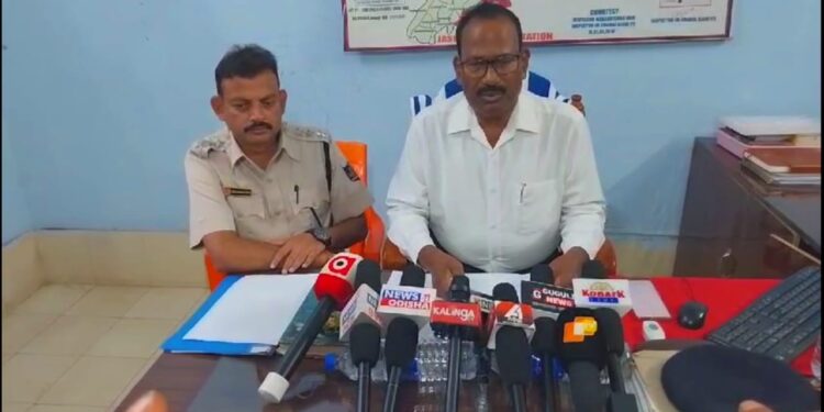 ଅଗ୍ରୱାଲ ଘୋରାଇ ବସ ରୁ ୪୮ କେଜି ଗଞ୍ଜେଇ ସହ ଏୟାରଟେଲ୍ ଓ ବିଏସଏନଏଲ ବ୍ଯାଟେରୀ ଜବତ – ୫ ଜଣ ଅଟକ
