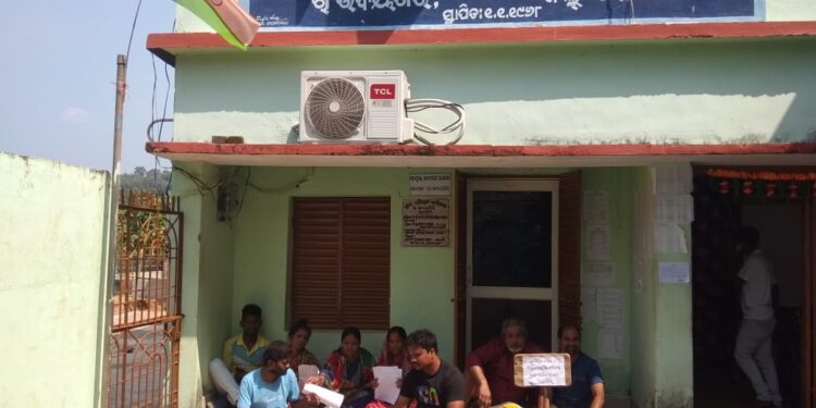ଆର, ଉଦୟଗିରି ନୂତନ ବସଷ୍ଟାଣ୍ଡରେ ଦୋକାନ ଗୃହ ବଣ୍ଟନ ପାତରଅନ୍ତର ଓ ଅନିୟମିତା ଧରଣାରେ ବସିଥିବା ବାସଚୁତ ଅଭିଯୋଗ