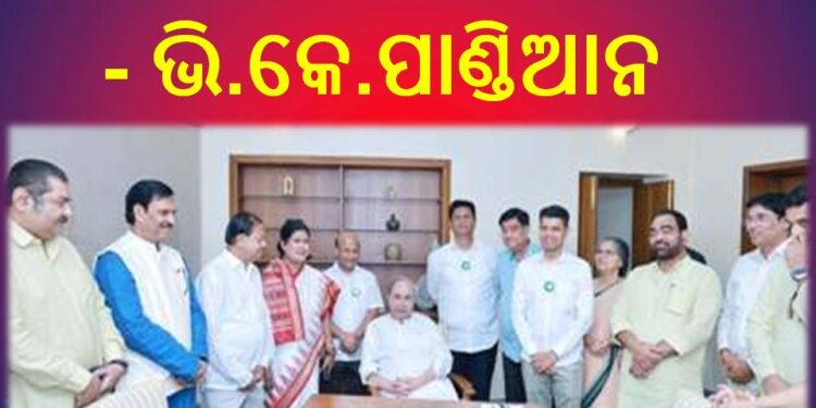 ନବୀନ ନିବାସରେ ବିଜେଡିରେ ଯୋଗ ଦେଲେ – ଭି.କେ. ପାଣ୍ଡିଆନ