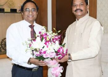ମାନ୍ୟବର ରାଜ୍ୟପାଳ ଶ୍ରୀ ରଘୁବର ଦାସଙ୍କୁ ସାକ୍ଷାତ କଲେ ଏମ୍ସ ଭୁବନେଶ୍ୱର କାର୍ଯ୍ୟନିର୍ବାହୀ ନିର୍ଦ୍ଦେଶକ ଡ. ଆଶୁତୋଷ ବିଶ୍ୱାସ