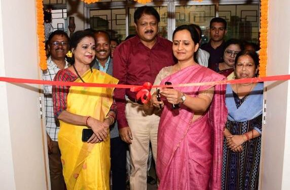 ରାଜ୍ୟ ସଂଗ୍ରହାଳୟରେ ଅନ୍ତର୍ଜାତୀୟ ଚିତ୍ର ପ୍ରଦର୍ଶନୀ ଓ ସମୂହ ମୁଖାନୃତ୍ୟ