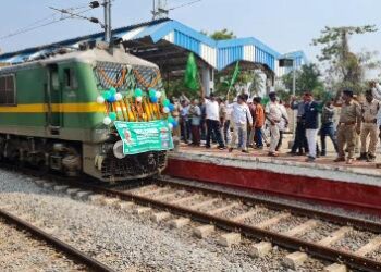 Hon’ble CM flags off the 8th Pilgrimage Train of ‘BaristhaNagarika Tirtha Yatra Yojana’