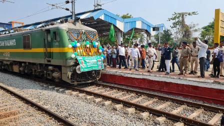 Hon’ble CM flags off the 8th Pilgrimage Train of ‘BaristhaNagarika Tirtha Yatra Yojana’
